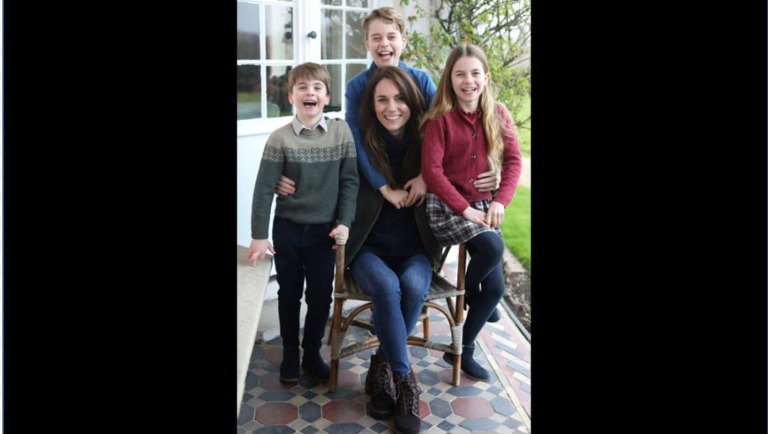加工が施されたとして物議を醸したキャサリン妃と子ども３人の家族写真/Prince of Wales/Kensington Palace/AP via CNN Newsource